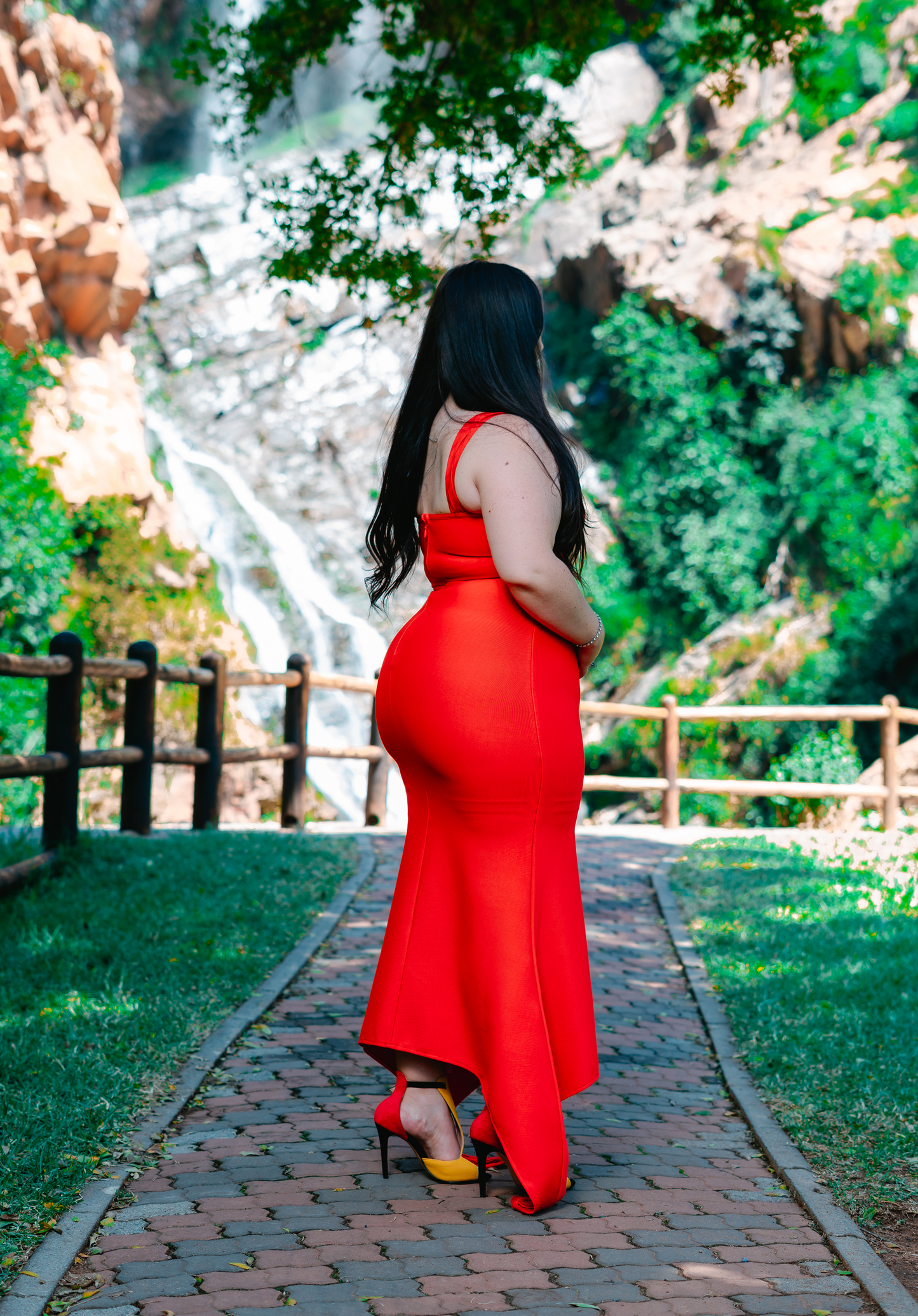 Red sexy sleeveless dress